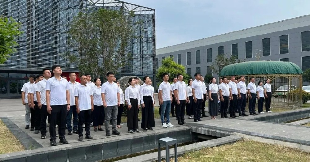 纪念中国人民抗战胜利80周年——乾钢科技隆重举行升旗仪式